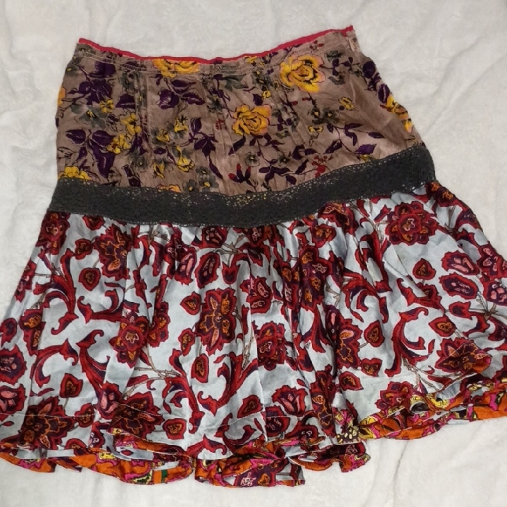 Chic Floral A-Line Skirt with Red and Yellow Accents